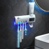 Tandborsthållare med tandkrämspump